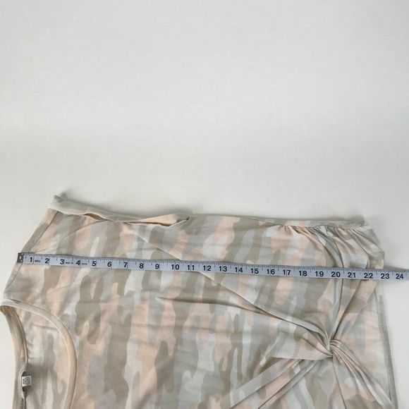 Lucky Brand Twist Front Camo Tee Women's Size Medium Cap Sleeves Crew Neck - Picture 6 of 8